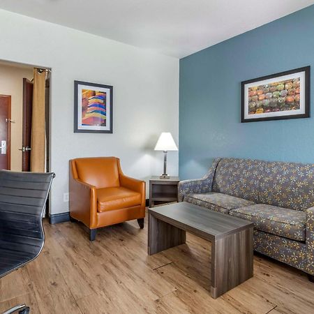 Best Western Plus Victoria Inn & Suites Екстер'єр фото
