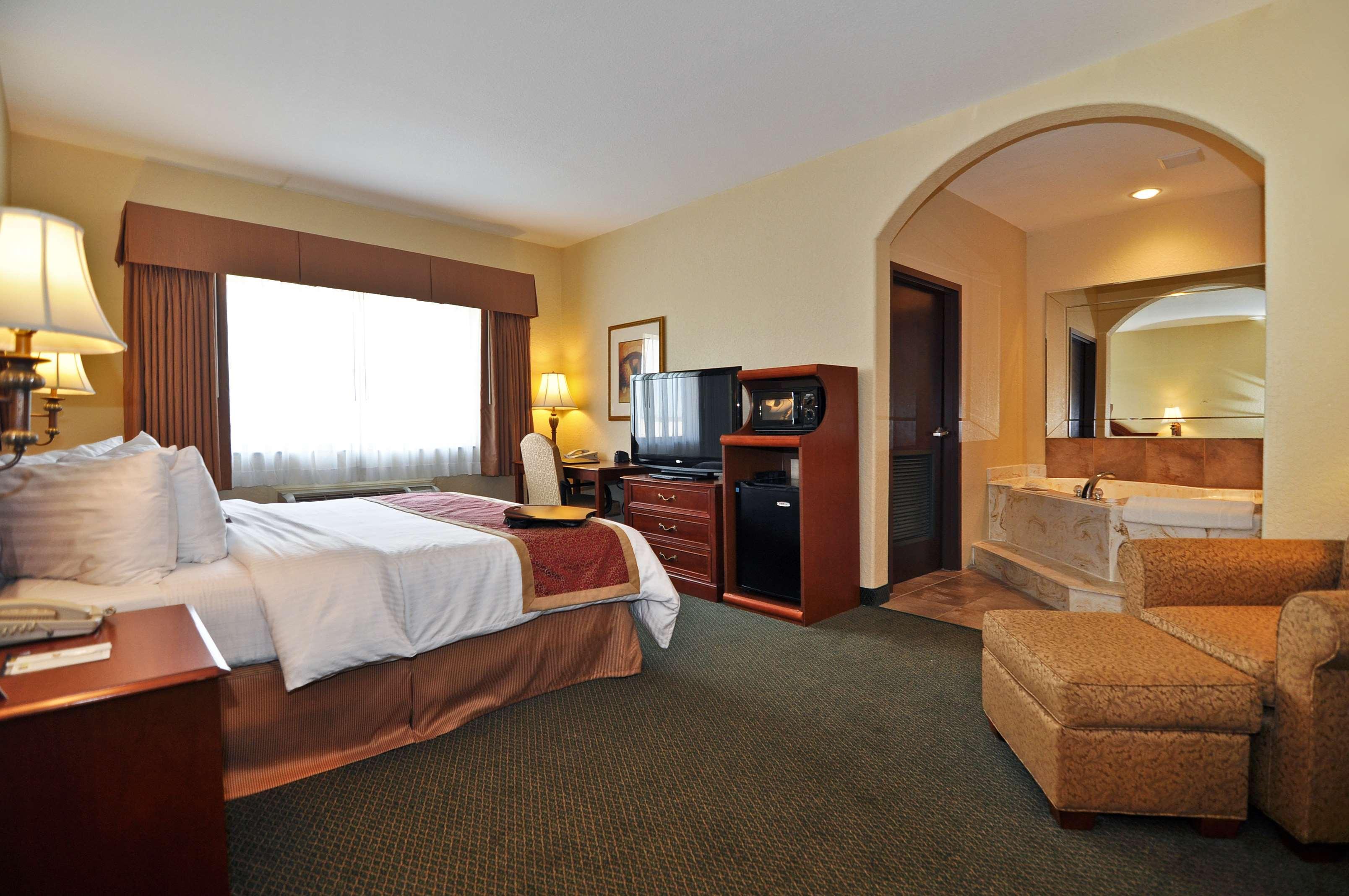 Best Western Plus Victoria Inn & Suites Екстер'єр фото