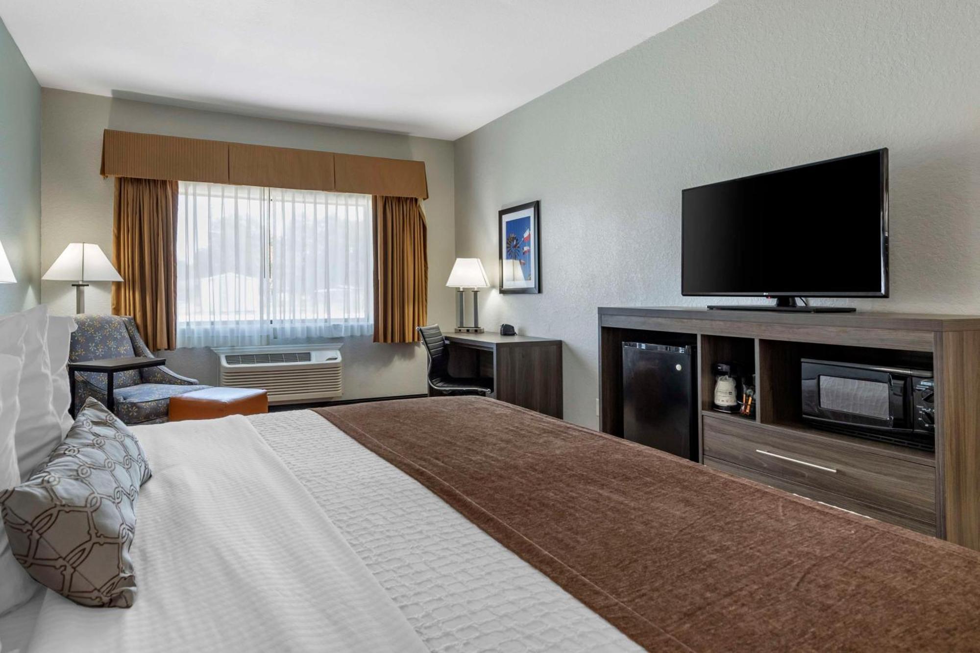 Best Western Plus Victoria Inn & Suites Екстер'єр фото