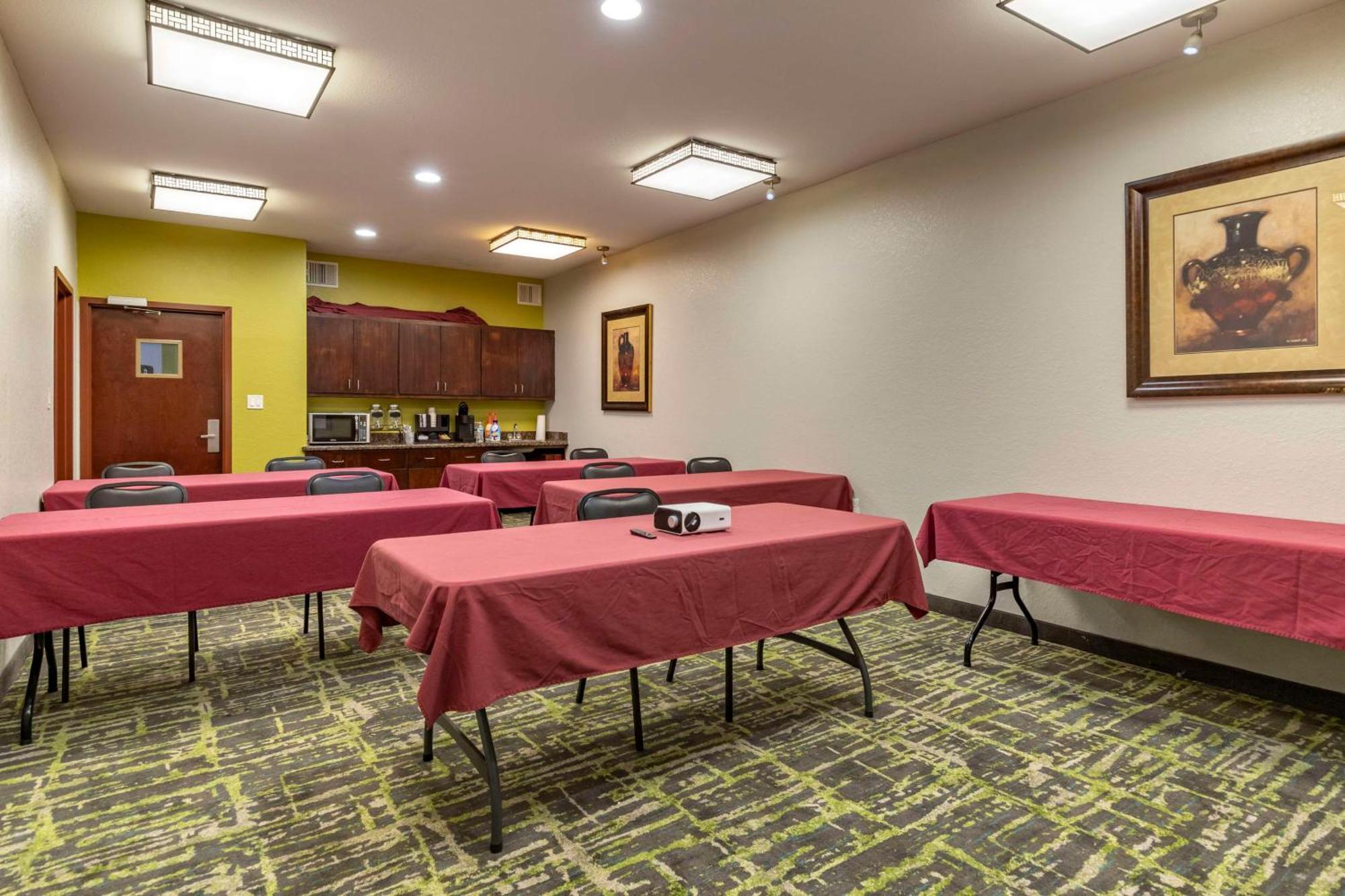 Best Western Plus Victoria Inn & Suites Екстер'єр фото