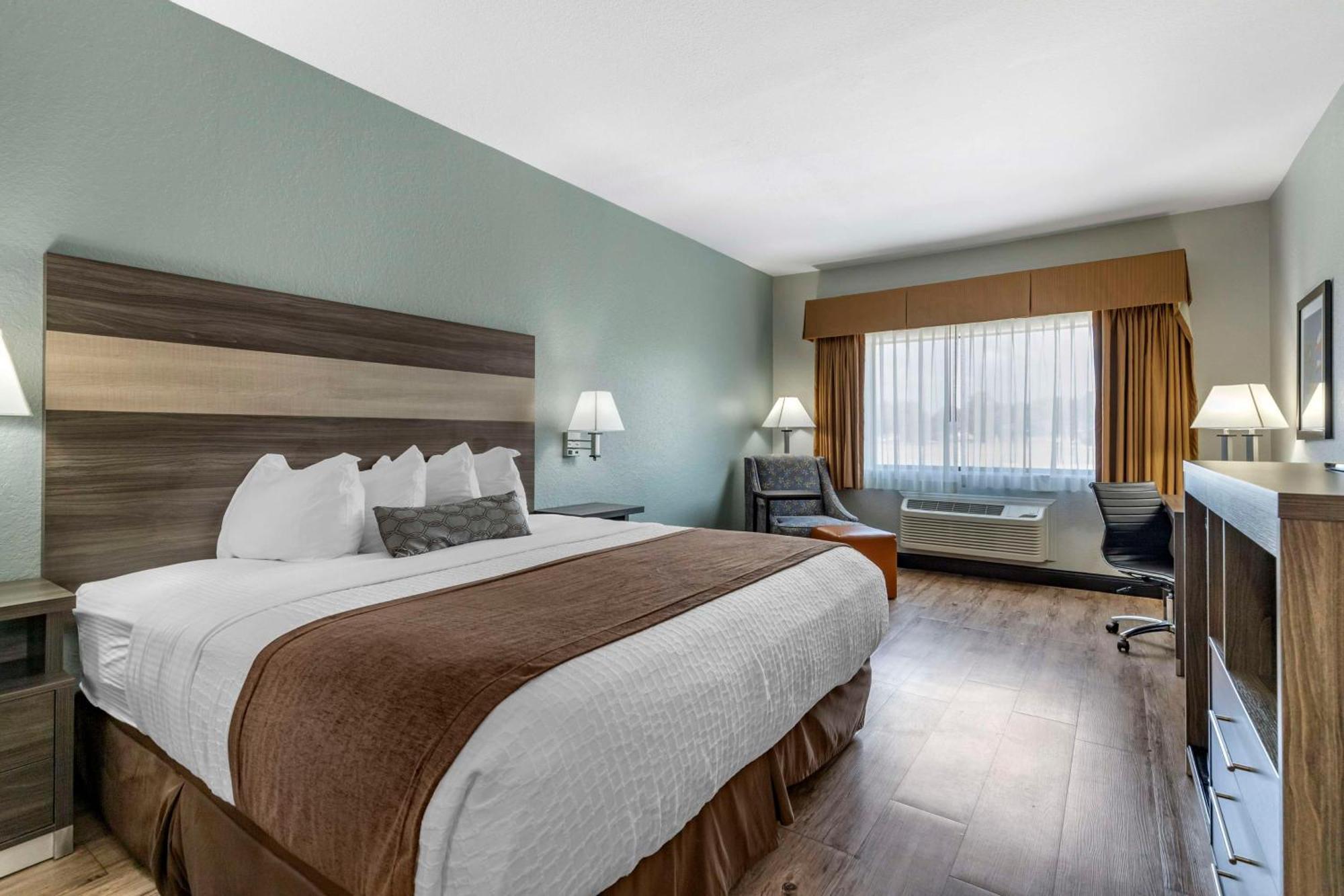 Best Western Plus Victoria Inn & Suites Екстер'єр фото