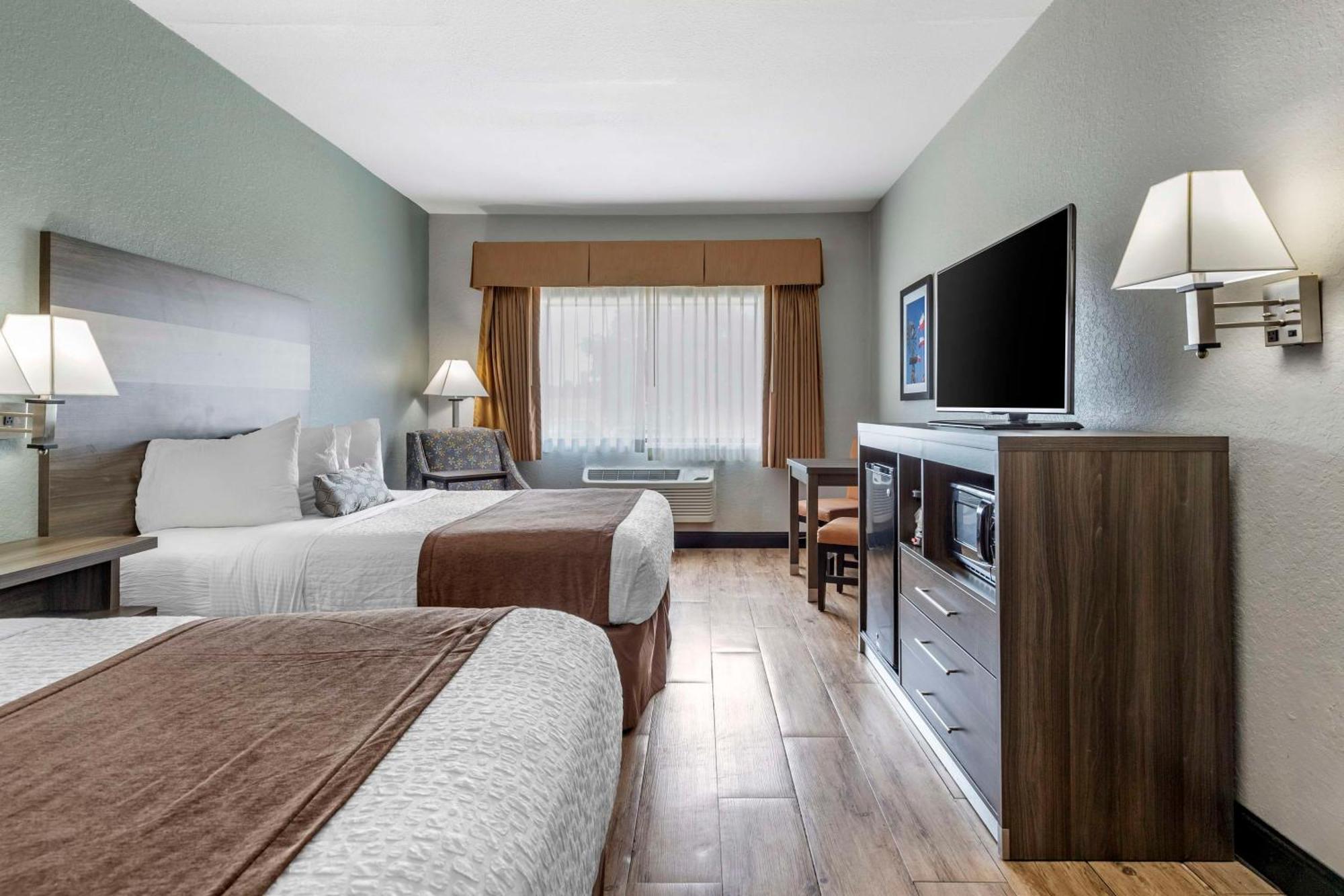 Best Western Plus Victoria Inn & Suites Екстер'єр фото